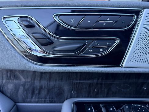 Used 2018 Lincoln Navigator L Reserve w/ Technology Package image 30