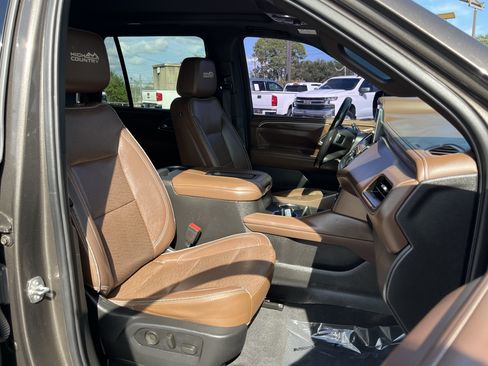 Used 2021 Chevrolet Tahoe High Country w/ Premium Package RWD image 33