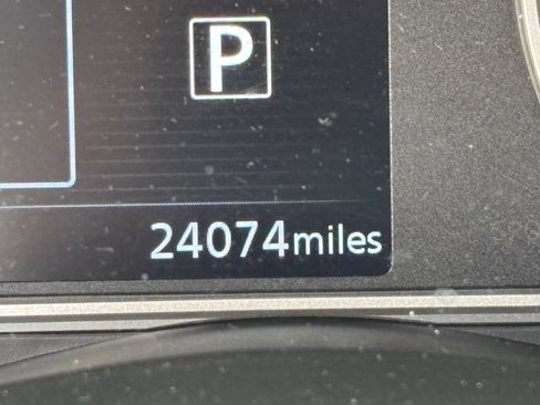 Used 2025 Nissan Versa SV FWD image 20