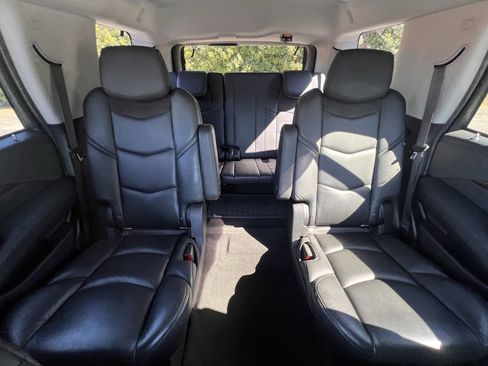 Used 2019 Cadillac Escalade Luxury image 27