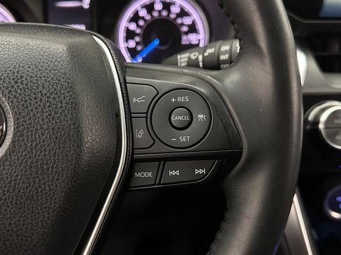 Used 2021 Toyota Venza LE AWD/4WD image 21