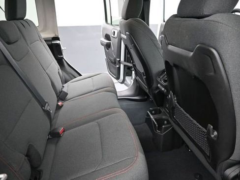 Used 2024 Jeep Wrangler Unlimited Rubicon AWD/4WD image 17