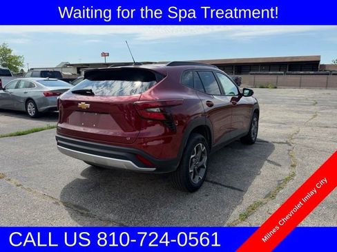 Certified 2025 Chevrolet Trax LT FWD image 3