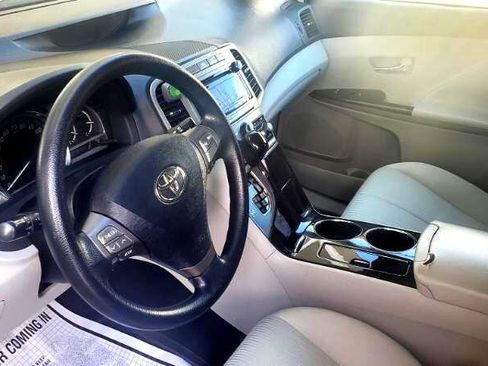 Used 2012 Toyota Venza LE image 24