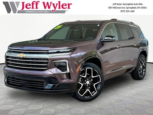 Used 2025 Chevrolet Traverse High Country FWD image 1