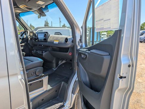 New 2025 Mercedes-Benz Sprinter 2500 image 10