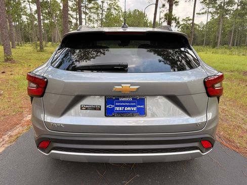 New 2026 Chevrolet Trax LT w/ Driver Confidence Package FWD image 4