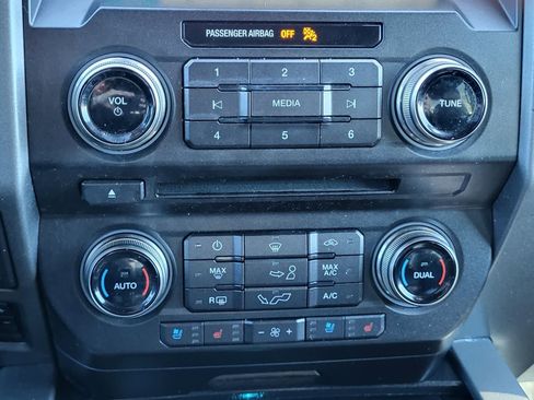 Used 2018 Ford F150 Raptor w/ Equipment Group 802A Luxury image 23