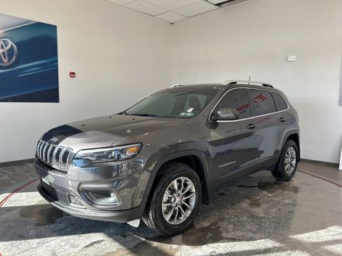 Used 2019 Jeep Cherokee Latitude Plus w/ Cold Weather Group image 2