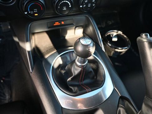 Used 2017 MAZDA MX-5 Miata Sport image 13