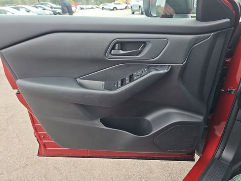 Used 2025 Nissan Rogue S image 29