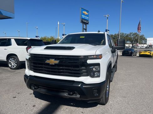 Used 2024 Chevrolet Silverado 2500 W/T image 2