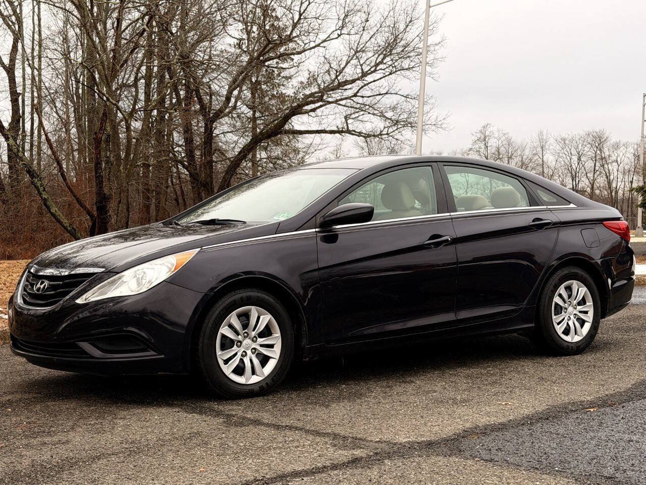 Used 2011 Hyundai Sonata GLS FWD image 1