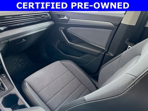Used 2025 Volkswagen Jetta SE image 23