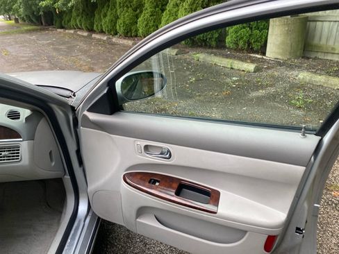 Used 2009 Buick LaCrosse CXL w/ Driver Confidence Package FWD image 21