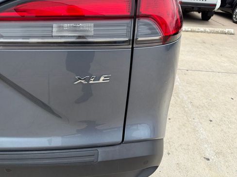 Used 2022 Toyota Corolla Cross XLE w/ Convenience Package FWD image 4