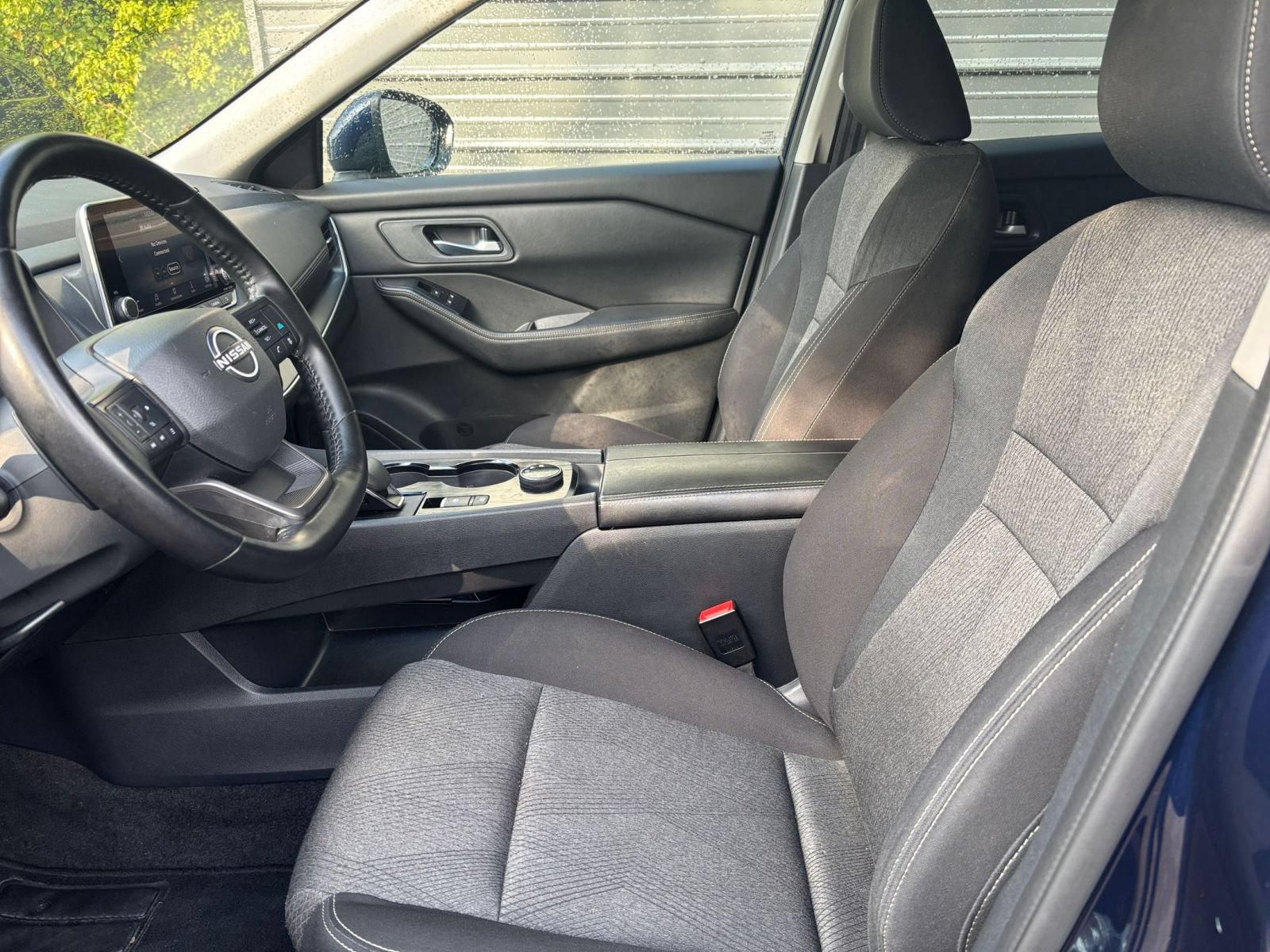 Used 2025 Nissan Rogue SV AWD/4WD image 32
