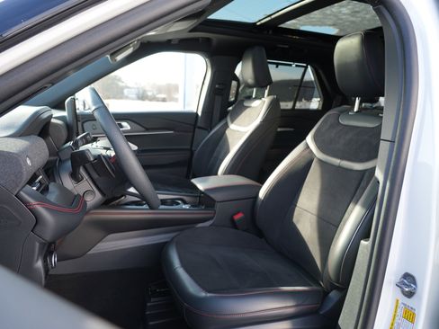 Used 2025 Ford Explorer ST image 14