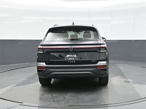New 2026 Volkswagen Taos SE image 6