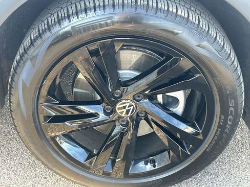 Certified 2024 Volkswagen Tiguan SE R-Line FWD image 7