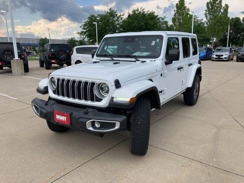 Certified 2025 Jeep Wrangler Unlimited Sahara AWD/4WD image 3