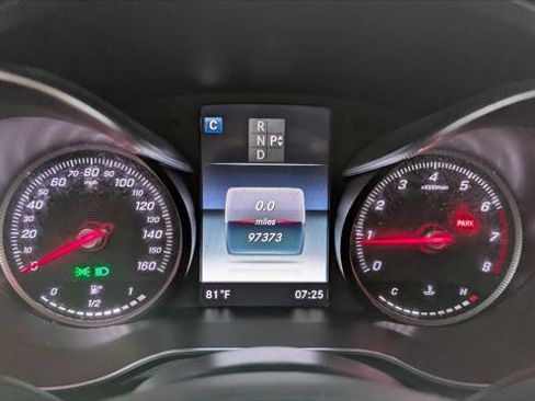 Used 2018 Mercedes-Benz GLC 300 4MATIC w/ Premium Package image 27