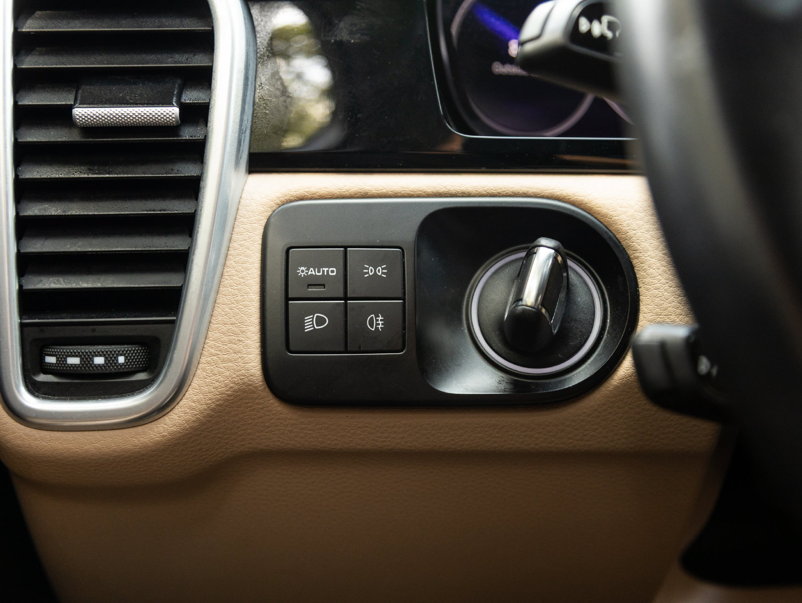 Certified 2023 Porsche Cayenne Coupe AWD/4WD image 17