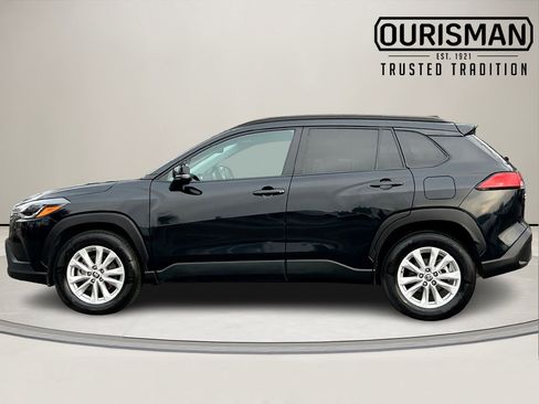 Used 2023 Toyota Corolla Cross LE image 3