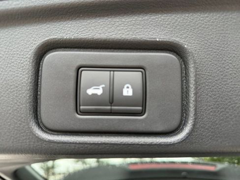 New 2025 Nissan Pathfinder SV w/ SV Premium Package image 10