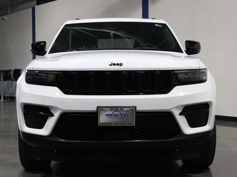 Used 2022 Jeep Grand Cherokee Altitude image 4