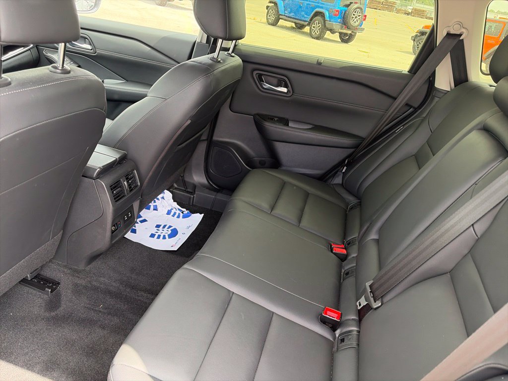 Used 2025 Nissan Rogue SL w/ Tech Package AWD/4WD image 11