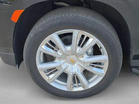 Used 2024 Chevrolet Suburban High Country w/ Advanced Technology Package AWD/4WD image 10