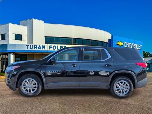 Used 2020 Chevrolet Traverse LS image 2