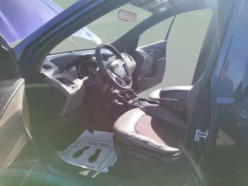 Used 2011 Hyundai Tucson GLS image 14