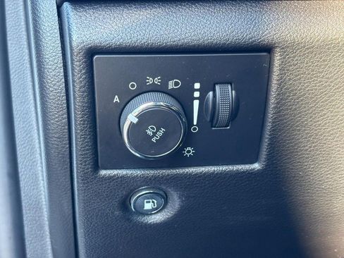 Used 2019 Jeep Grand Cherokee Laredo image 16