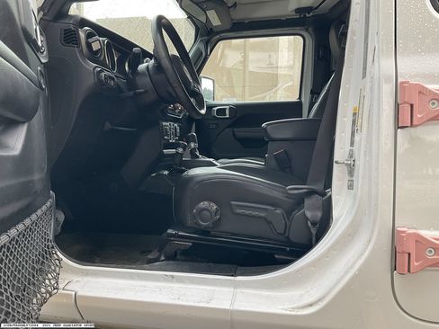 Used 2021 Jeep Gladiator Sport AWD/4WD image 8