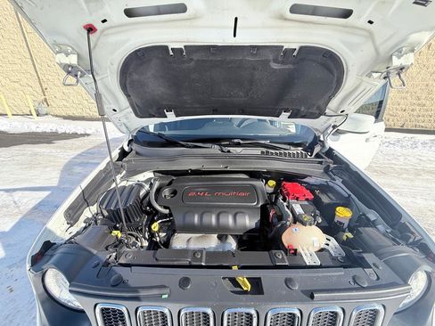 Used 2018 Jeep Renegade Latitude image 18