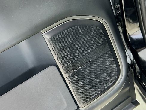 Used 2022 Rivian R1T Launch Edition image 18