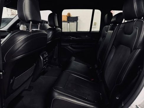 Used 2023 Jeep Grand Cherokee Altitude image 18