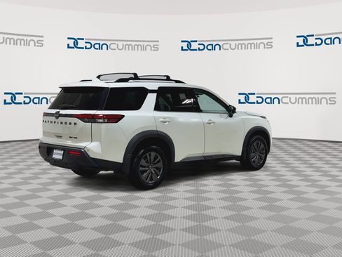 Used 2022 Nissan Pathfinder SV AWD/4WD image 9