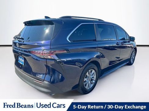 Used 2024 Toyota Sienna LE w/ LE Plus Package AWD/4WD image 12