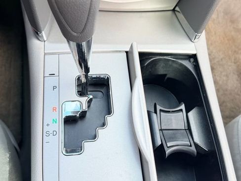 Used 2010 Toyota Camry LE image 29