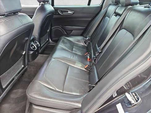 Used 2017 Alfa Romeo Giulia RWD image 18