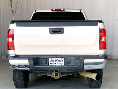 Used 2009 Chevrolet Silverado 2500 LT w/ Suspension Package, Off-Road image 3