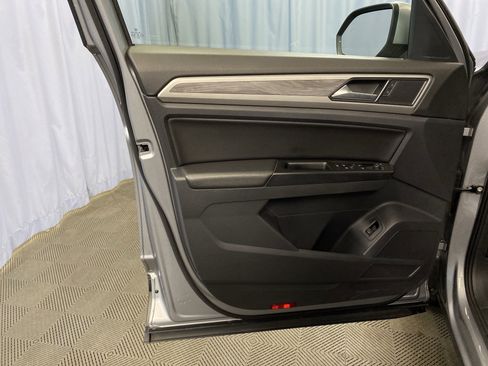 Used 2020 Volkswagen Atlas Cross Sport SE image 11