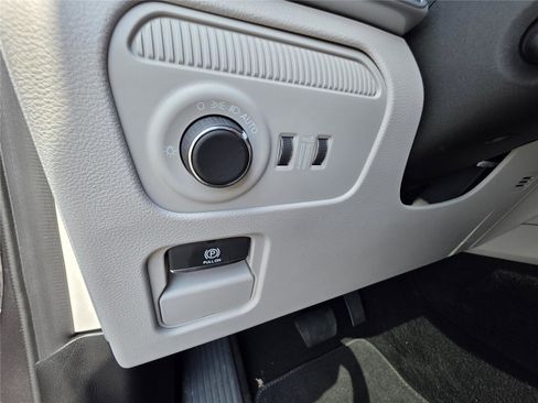 New 2026 Jeep Grand Wagoneer L 4WD w/ Premium Group I image 25