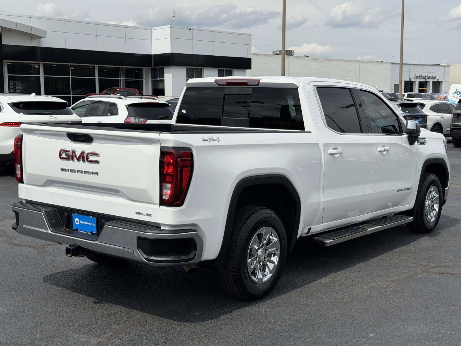 Used 2026 GMC Sierra 1500 SLE w/ Preferred Package AWD/4WD image 2