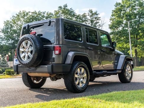 Used 2016 Jeep Wrangler Unlimited Sahara AWD/4WD image 5