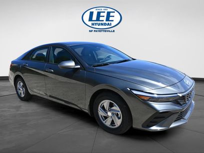 New 2025 Hyundai Elantra SE