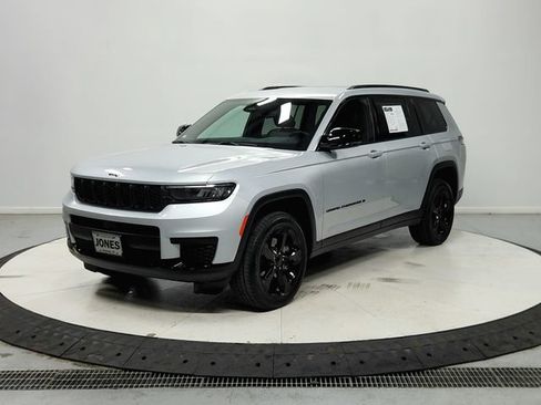 Used 2023 Jeep Grand Cherokee L Laredo RWD image 4